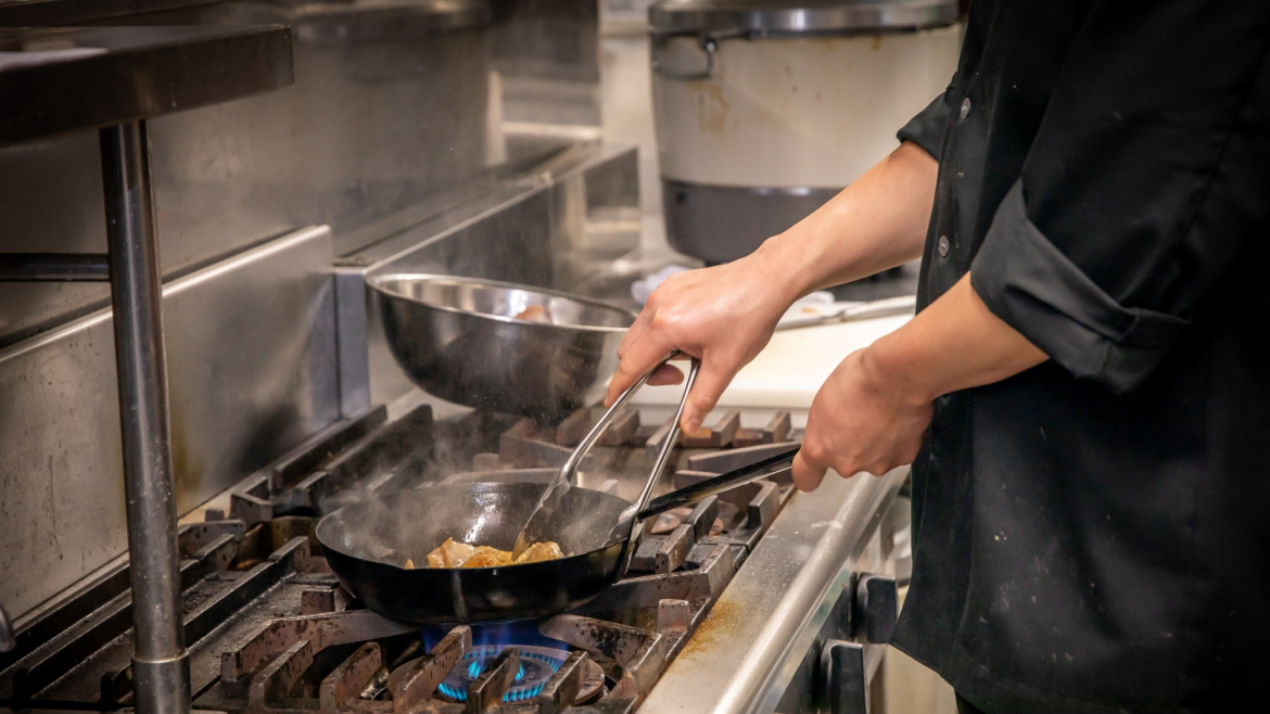 飲食店の人手不足を解決！DX化で効率化する店舗運営