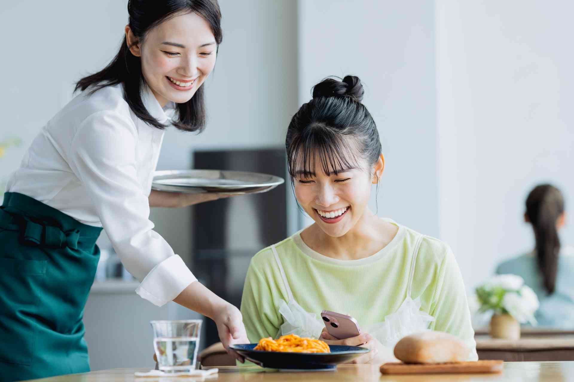 飲食店のオペレーションを効率化するには？改善のポイントとシステム活用方法