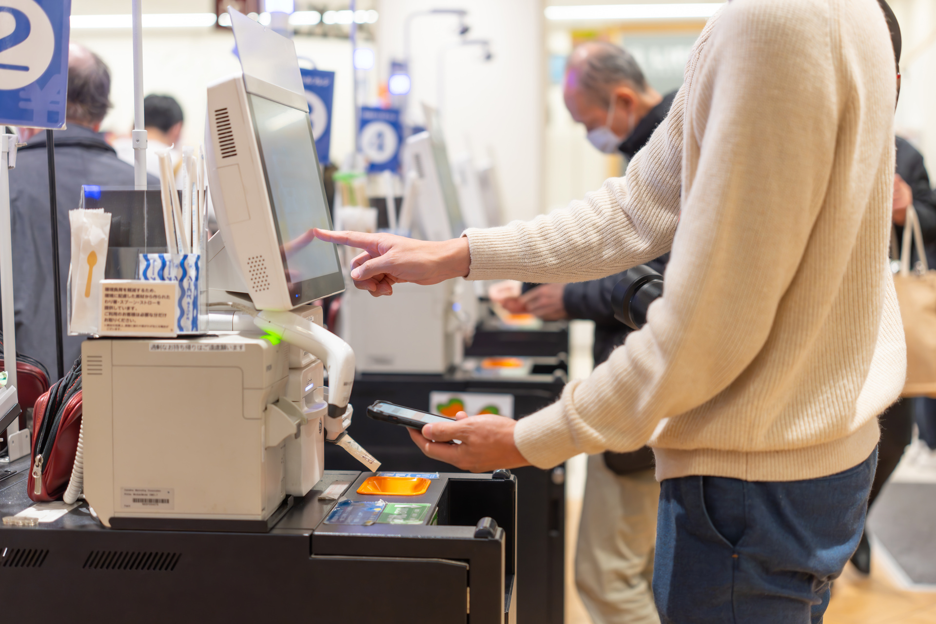 セルフレジ導入のメリットとは？メリット・デメリットと選び方