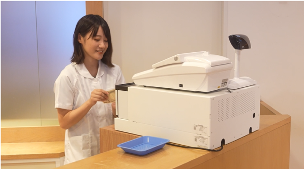 スタッフまたは患者様にて精算